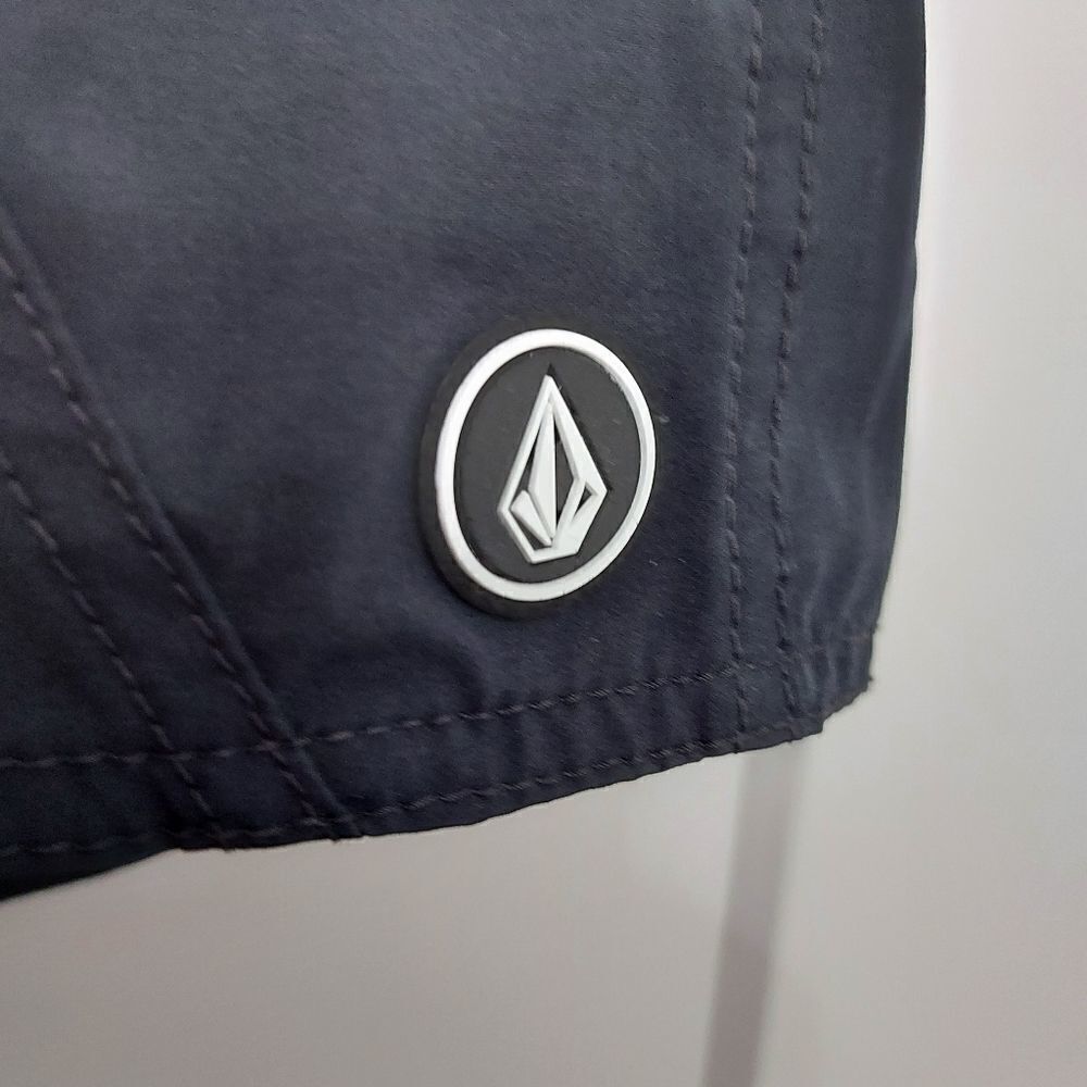 VOLCOM Shorts Size 7 - Picture 3 of 4